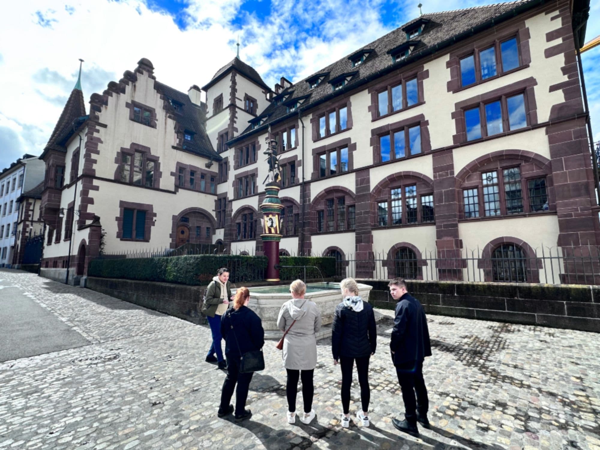 Basel-archives-with-guide