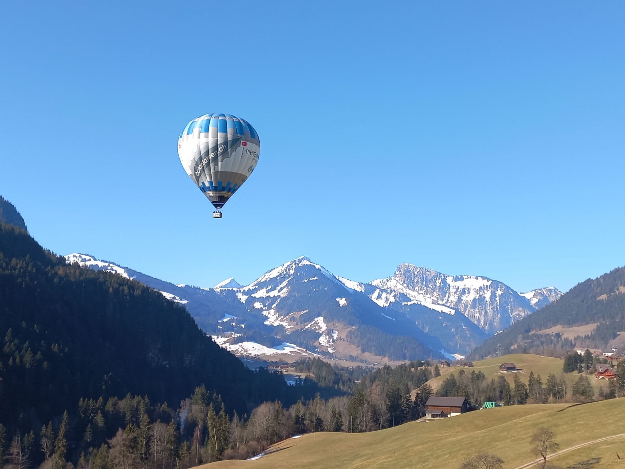 hot-air-balloon-balloonride-panorama-alps-7-1