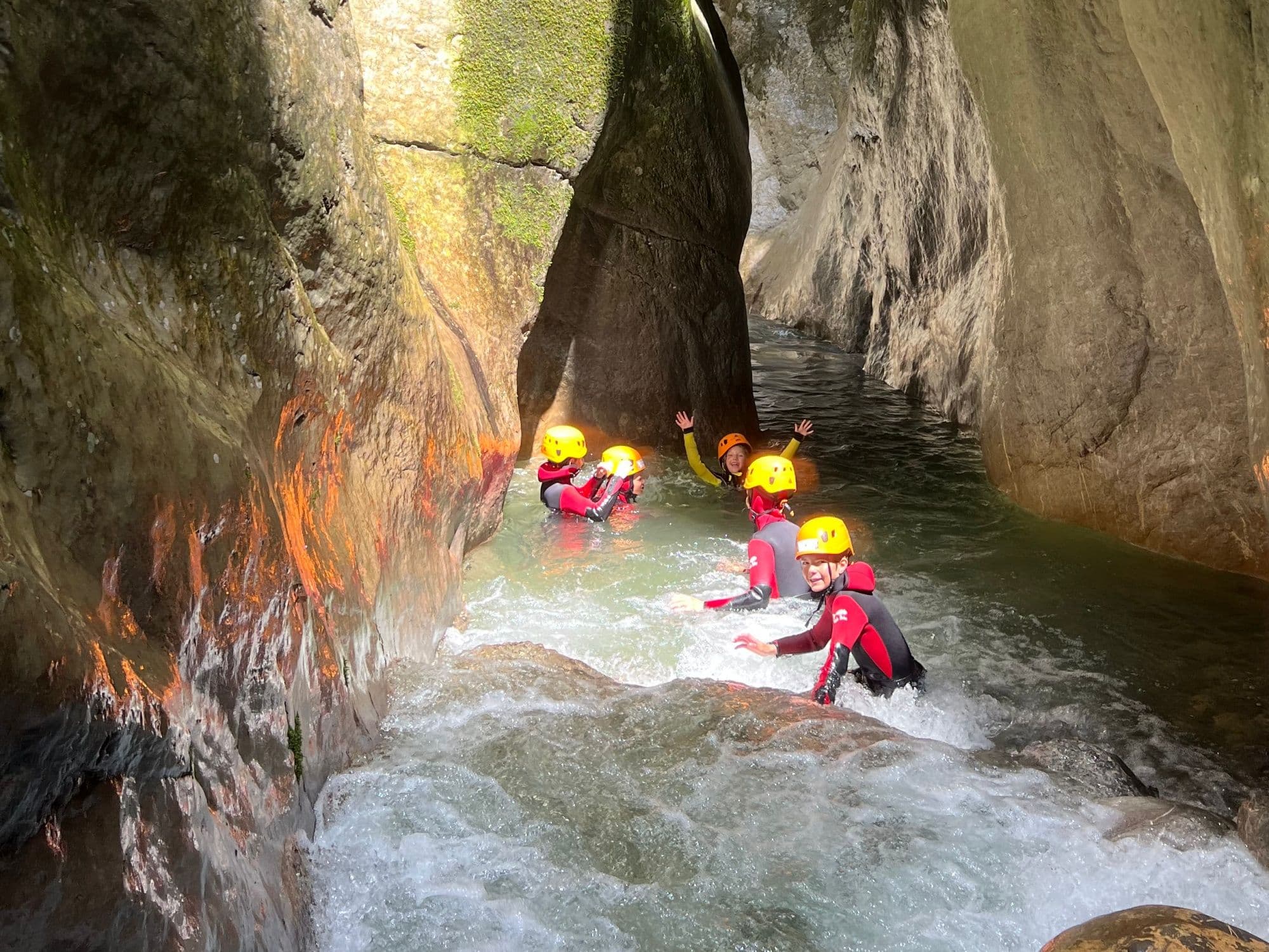 Pissot: Experience canyoning in the gorge with a group, adventure and nature.