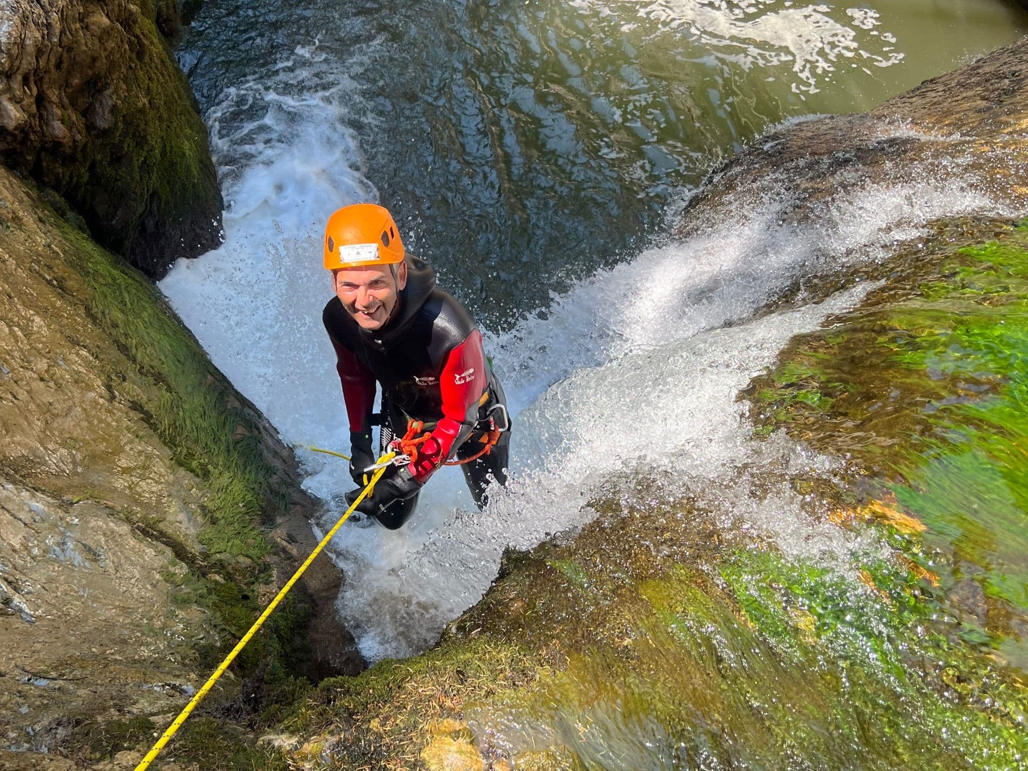 Eau Froide: Abseiling point in the gorge, ideal for adventure in sunny weather.