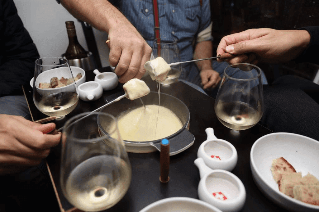 Fondue: Enjoy cozy moments with friends and family while having fondue in a comfortable atmosphere.