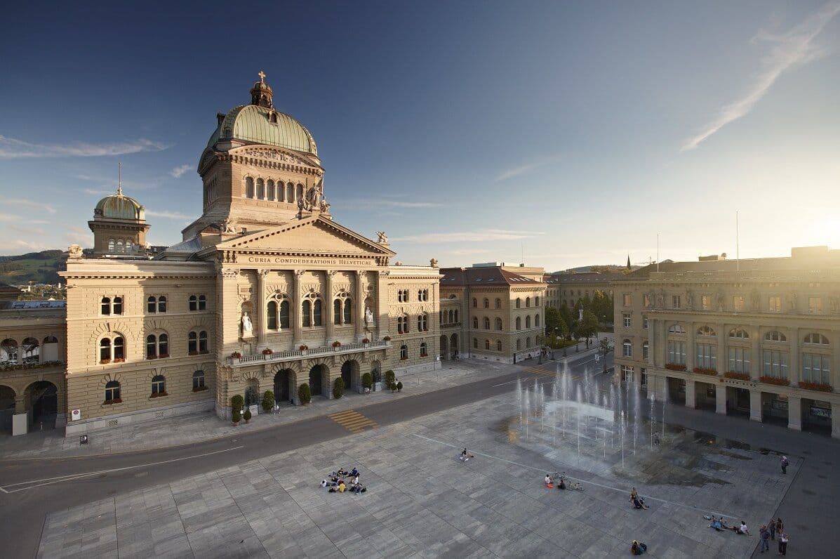 Bundeshaus Bern, impressive architecture, blue sky, sunny day.
