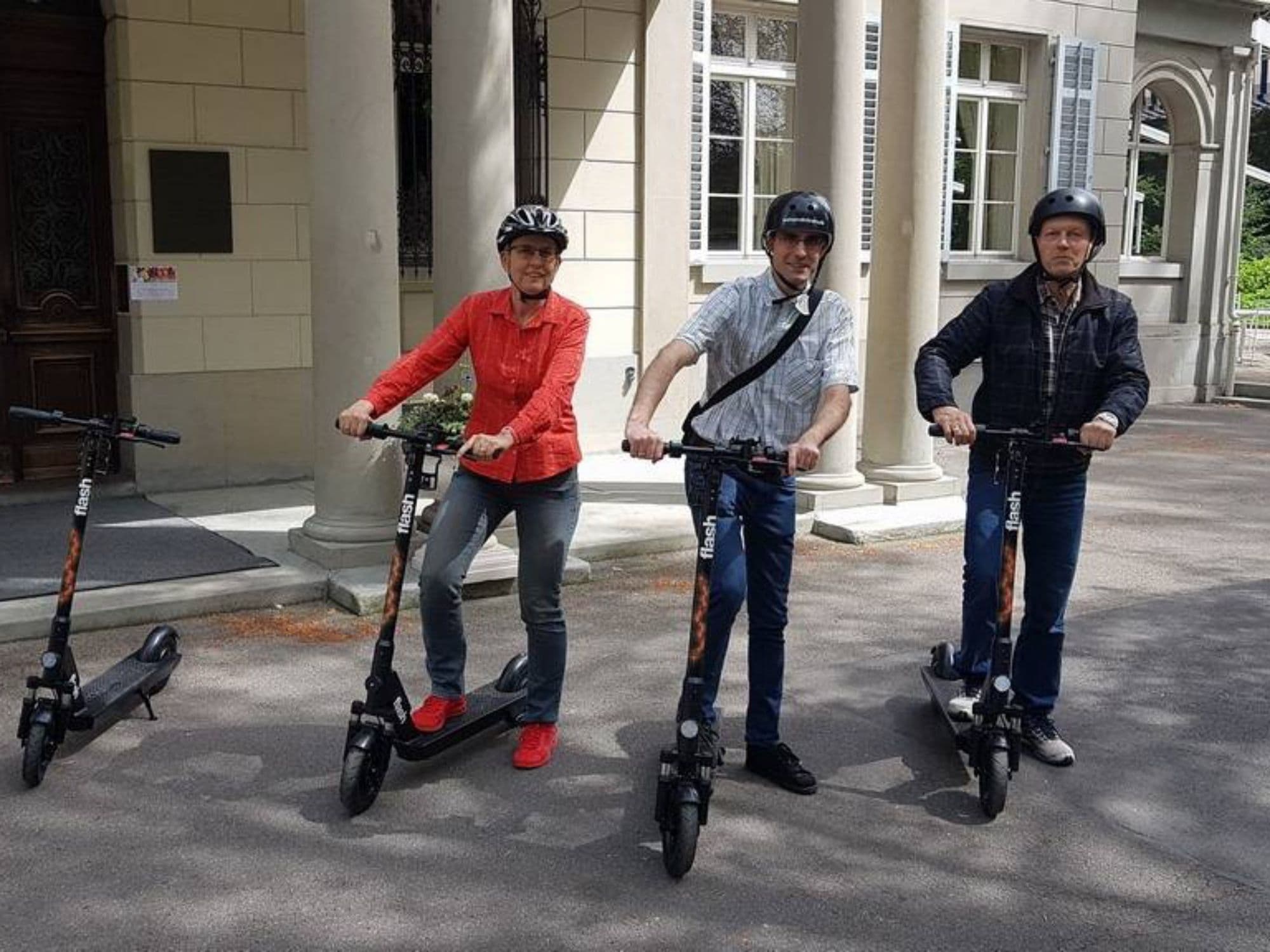 E-Scooter Tour in Zurich: Experience the fun with friends on fast e-scooters in the city.