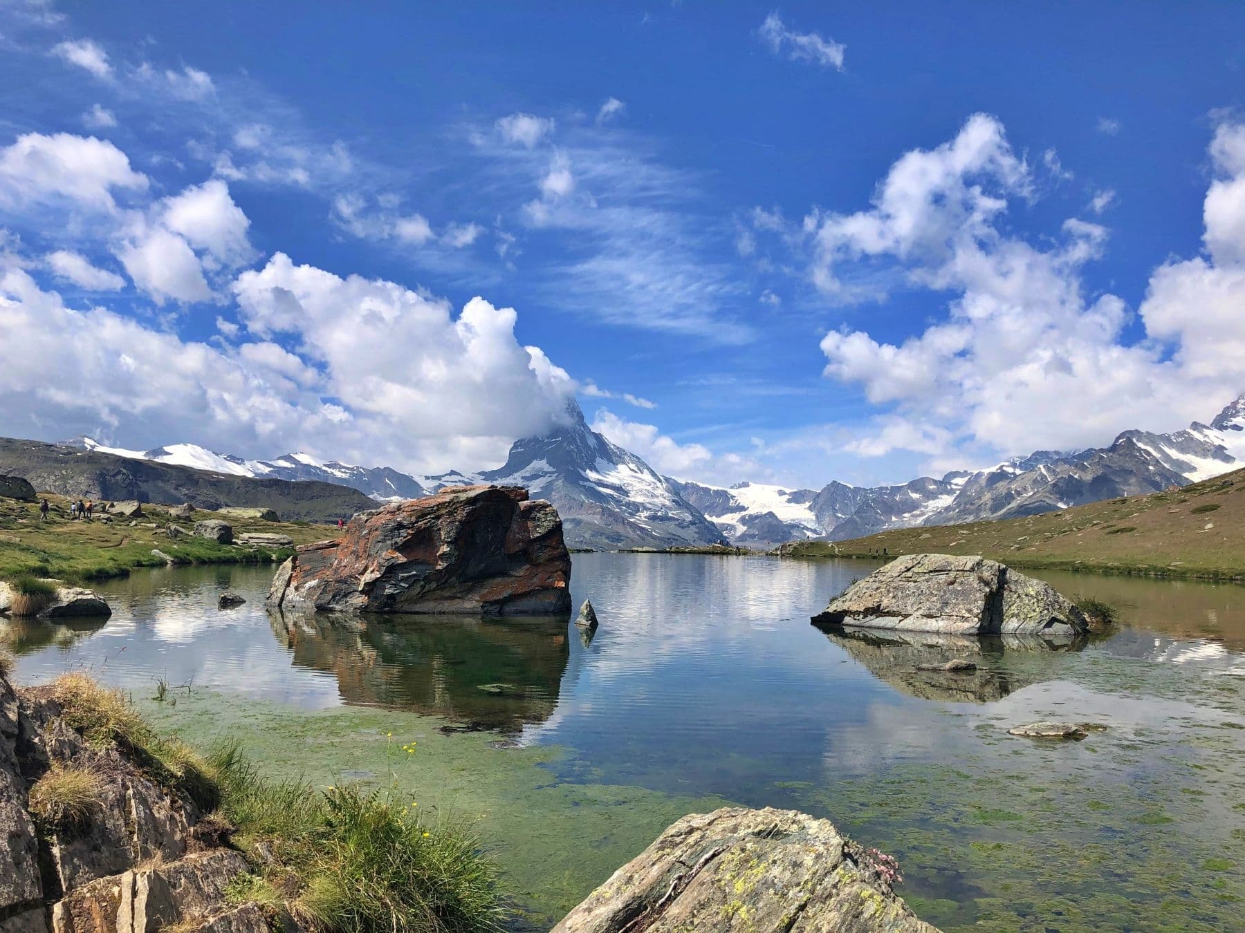 Zermatt: idyllic mountain lake with Matterhorn in the background and impressive nature all around.
