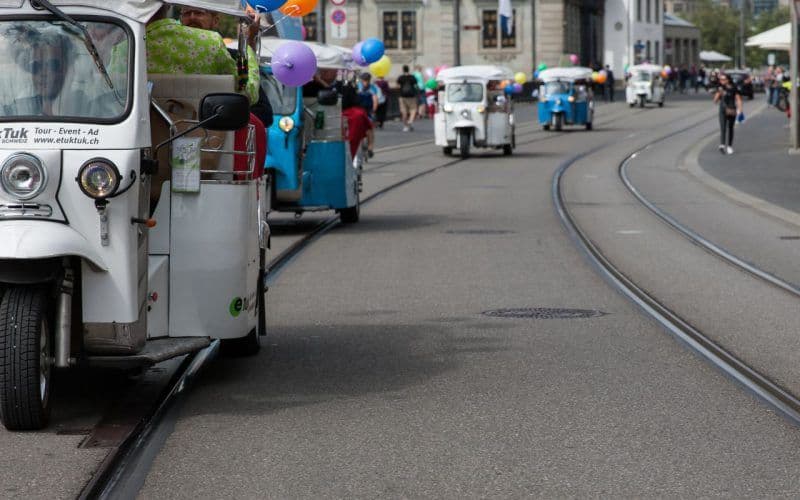 Burger tuk with sides and wine in Zurich 5