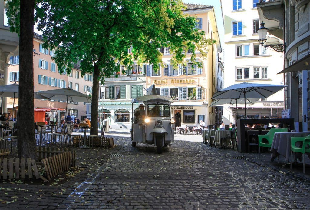 Burger tuk with sides and wine in Zurich 15