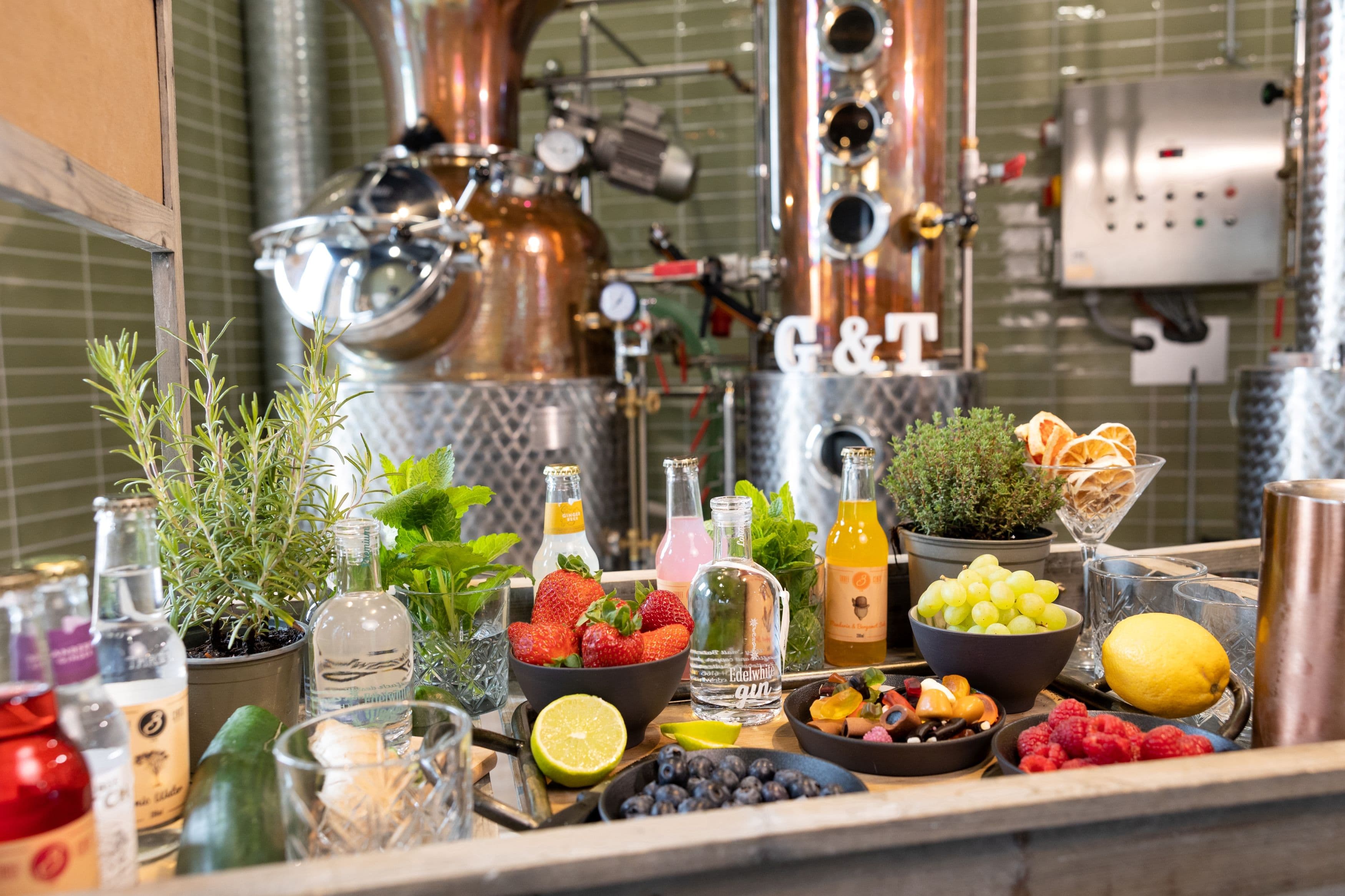 Edelwhite Gin: Fragrant herbs, fresh fruits, and spirits to visit in the distillery.