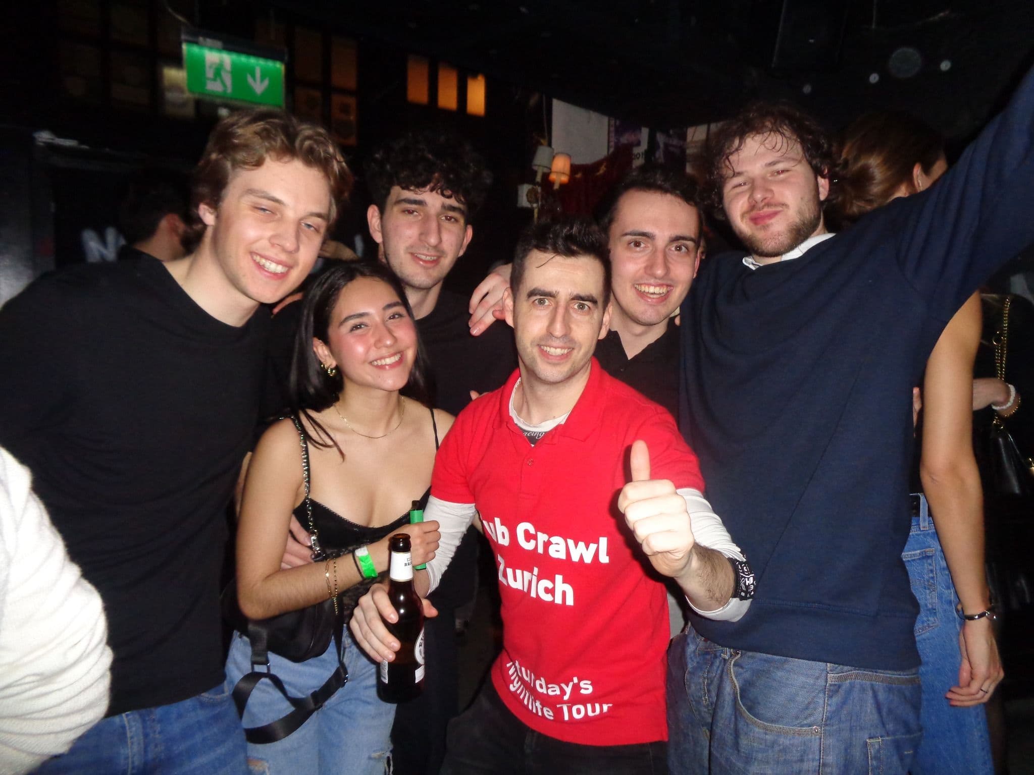 Pub Crawl: Group with guide in Zurich for an exciting night tour, lots of fun and exploration.