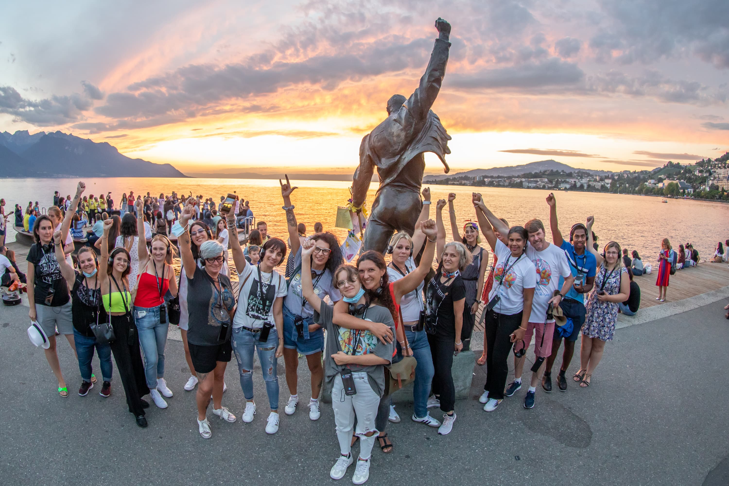 Freddie Tours: Discover the lively atmosphere in Montreux with cheerful groups and impressive sunsets.