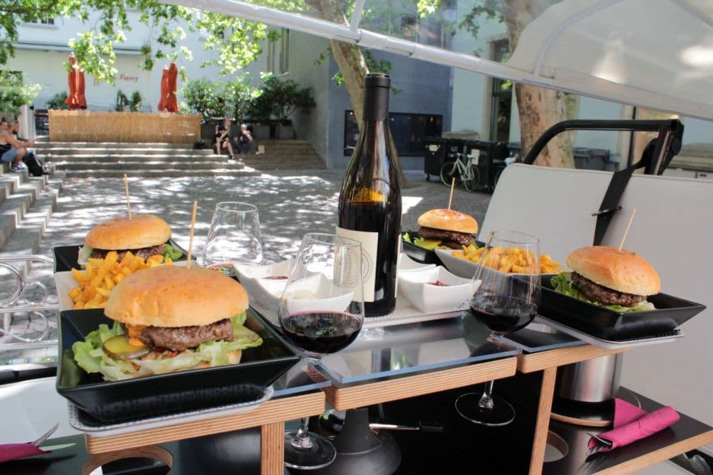 Burger tuk with sides and wine in Zurich 3