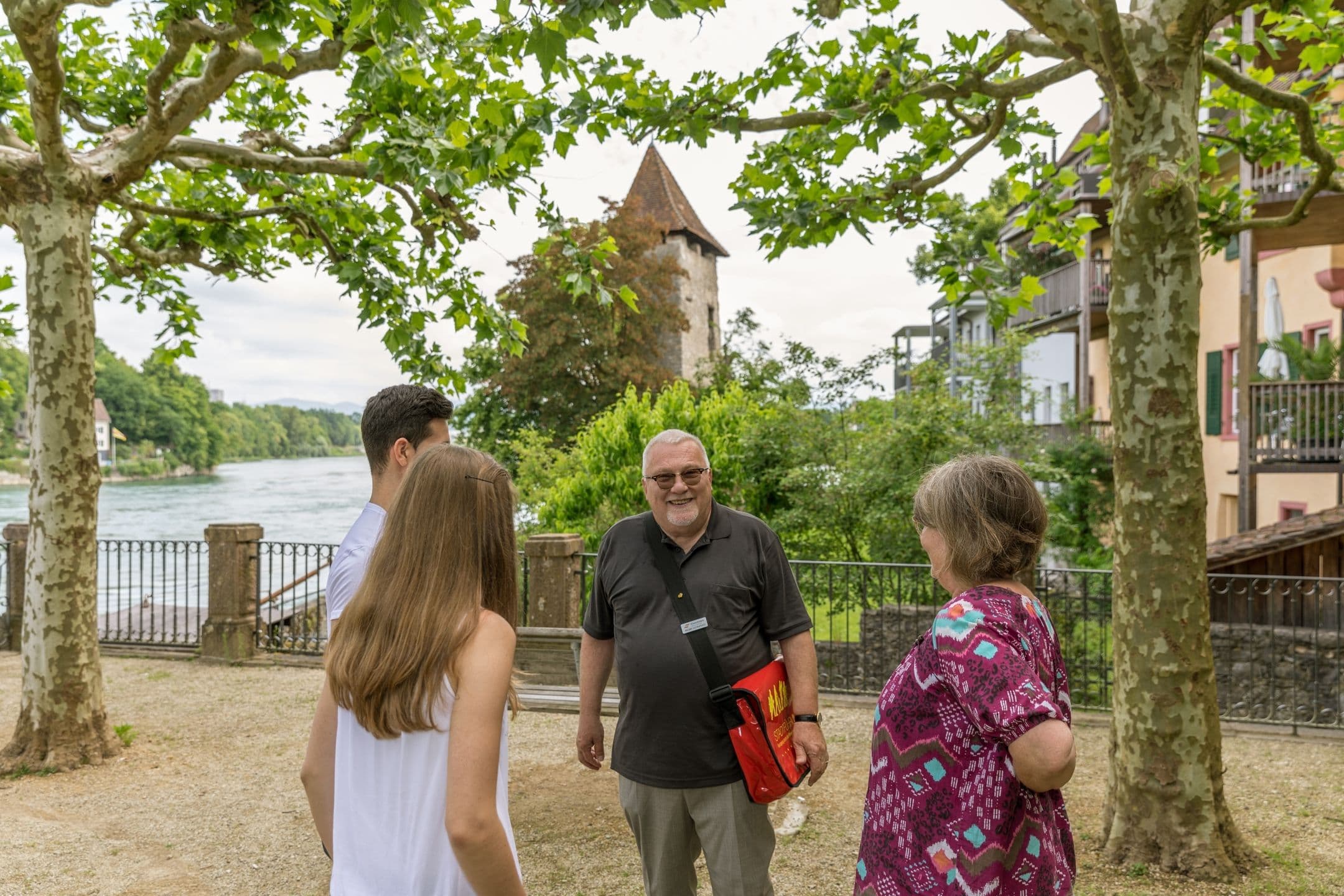 Rheinfelden city tour in the Middle Ages, participants standing by the riverbank, view of the river.